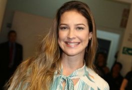 Luana piovani pelada em cena de sexo na minissérie labirinto