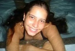 Luisa safadinha tocando uma siririca