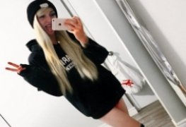 Magrinha gostosa provocou peladinha e caiu na net