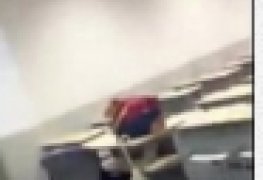 Mais um video de sacanagem em sala de aula