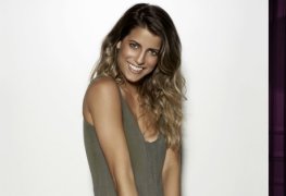 Maria bopp levando chupada nos peitos na série me chama de bruna