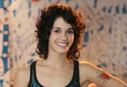 Maria flor pelada em cena de sexo na série irmãos freitas