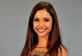 Maria melilo flagrada de topless mostrando os peitos