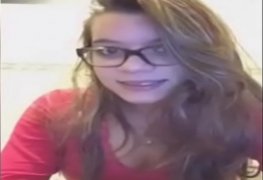 Marina peladinha dançando funk e tirando tudo