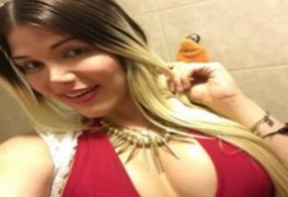 Marina secretaria peituda provocou o patrão e caiu na net
