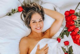 Mayra cardi nadando pelada em vídeo