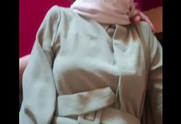 Meia-irmã de hijab é fodida durante o Eid al-Fitr