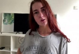 Meia-irmã Ruiva Mamando Gostoso