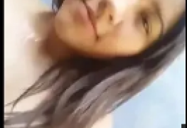 Minha amiga colegial se toca pra mim