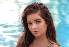 Modelo russa leva fãs à loucura com tamanho do bumbum. Veja fotos - XV NUDES