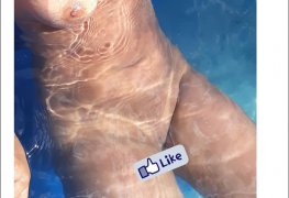 Morena bronzeada e seus selfies peladinha