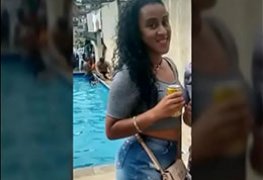 Morena carioca caiu na net transando com dois