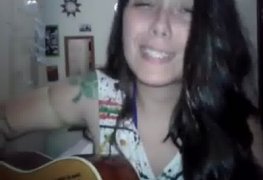 Morena cheia de talento canta uma música de putaria. Você vai gozar só de ouvir!