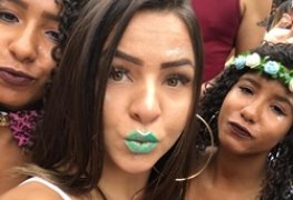 Morena gostosa do cuzão nua em fotos amadoras