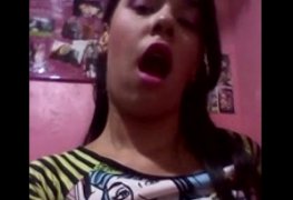 Morena gostosa pedindo pau pro amigo