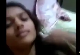 Moreninha na siririca