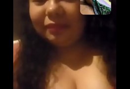 mostrando a rola na video chamada com uma safadona