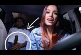 Motorista safada libera a bucetinha pro moreno roludo