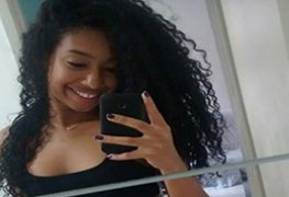 Mulata novinha caiu na net em fotos amadoras