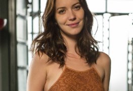 Nathalia Dill nua pelada em Liberdade