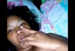 Índia alisa a bct e chupa o dedo melado