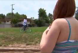 Negão rouba bicicleta de gordinha e a atrai pro \