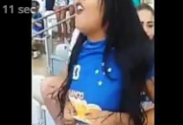 Ninfeta Cruzeirense Mostra os Peitos na Hora do Gol