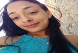 Ninfeta do bundão caiu na net fumando maconha e levando ferro