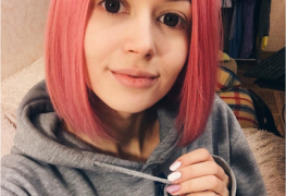 Ninfeta fantasiada chupando rola antes de dar o cuzinho