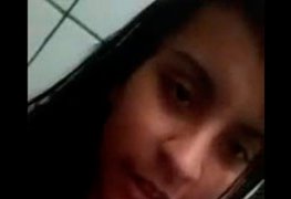 Ninfeta linda ficou toda nua na masturbação