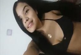 Ninfeta virgem dançando pelada doida para perder a virgindade