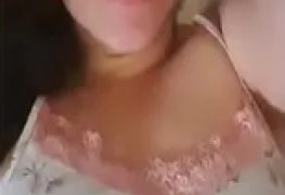 Novinha bebe seiva de buceta