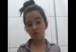 Novinha branquinha muito gostosa dançando