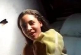 Novinha Brasileira ajudando o namorado a gozar - Zap Novinhas