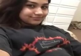 Novinha caiu na net batendo siririca querendo perder o cabacinho