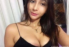 Novinha Chapada Caiu na Net mostrando a Boceta Rosinha