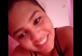 Novinha com tesão grava vídeo pra namorado e cai na net