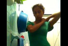 Novinha crente confiou no namorado e caiu na net