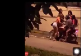 Novinha da bunda grande e suas amigas safadas na rua