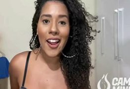 Novinha dançando funk pelada foi flagrada pelo marido