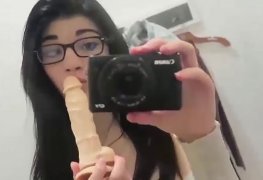 Novinha danada gravou um vídeo com o novo brinquedinho