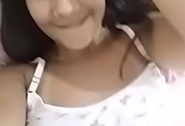 Novinha danada se masturbando