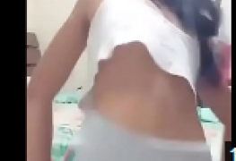 Novinha e sua bunda delicia