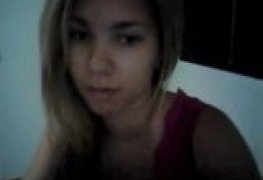 Novinha exibida na webcam