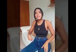 Novinha favelada caiu na net em nuds de tirar o fôlego