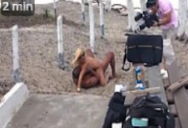 Novinha Flagrada na Praia de Copacabana Fudendo