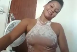 Novinha grandona sensualizando no funk