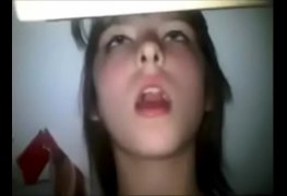 Novinha leva forte pica do negão que é obrigada a molhar