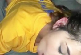 Novinha linda 20 anos batendo boquete pra o namorado