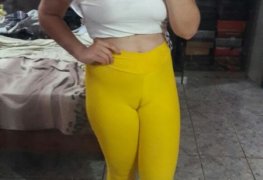 Novinha loirinha da xoxota lisinha caiu na net